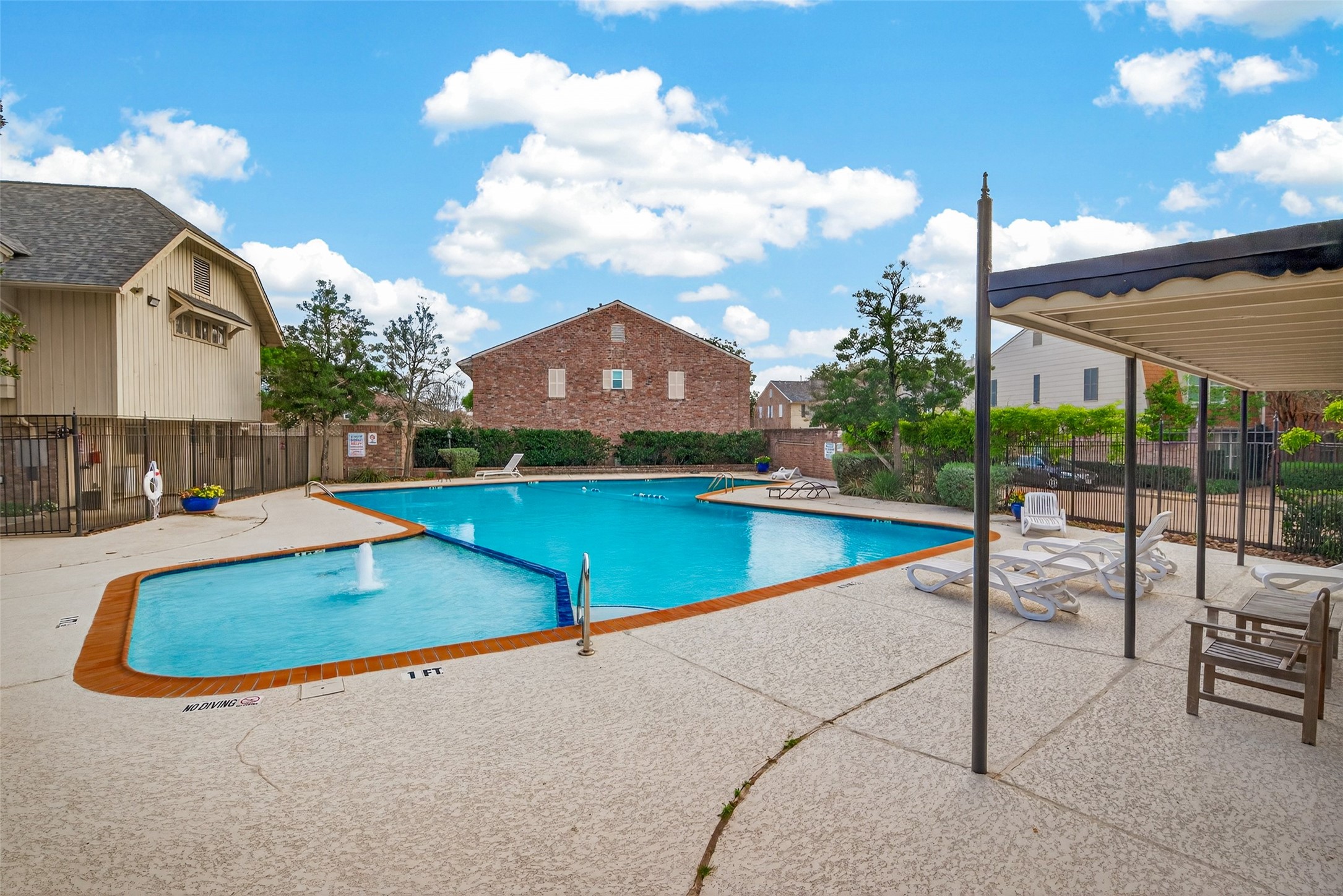 6404 Burgoyne Road, Unit 159 Houston, TX 77057 - Photo 15 of 39 Club House Pool