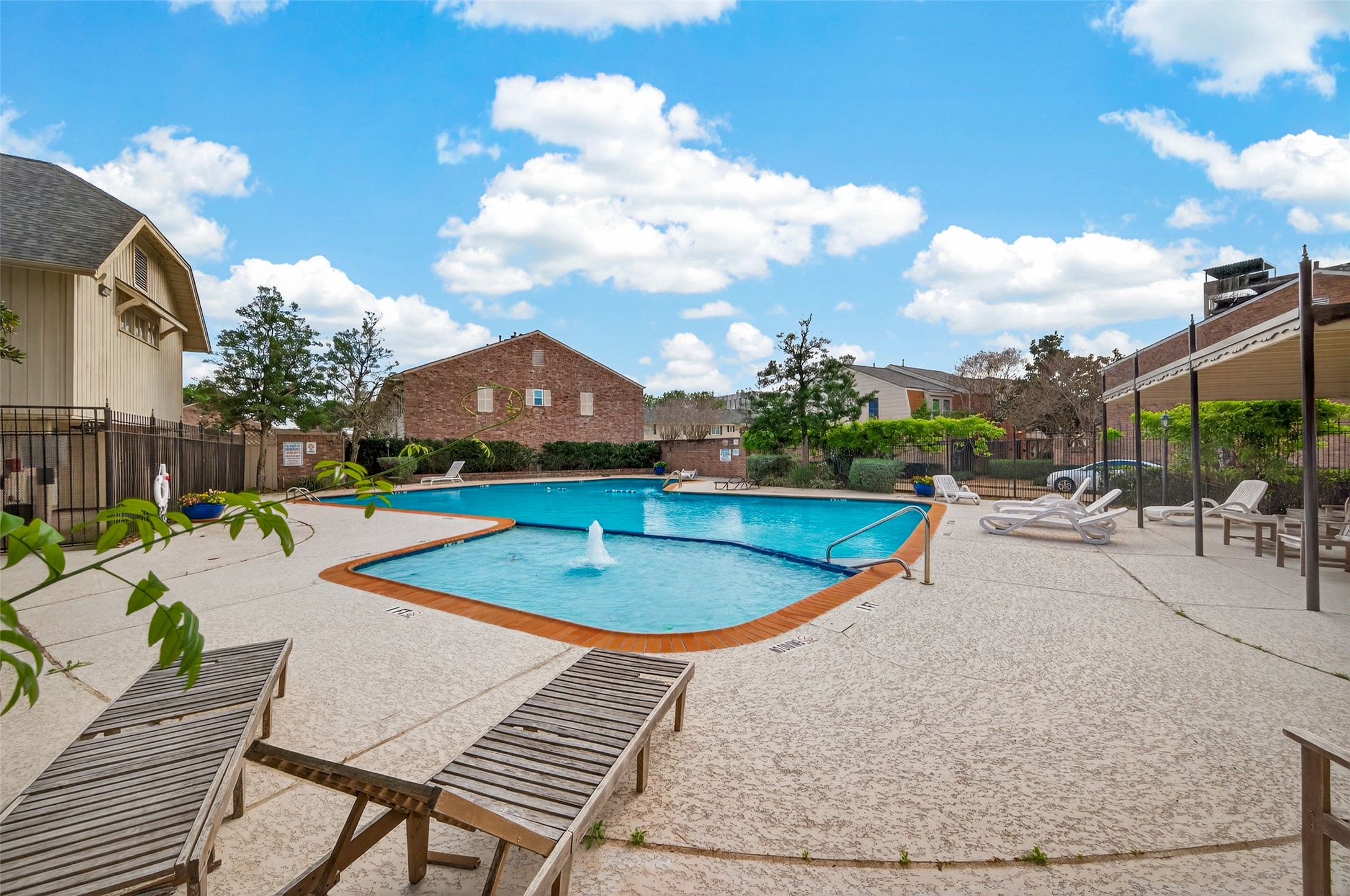 6404 Burgoyne Road, Unit 159 Houston, TX 77057 - Photo 16 of 39 Club House Pool 2