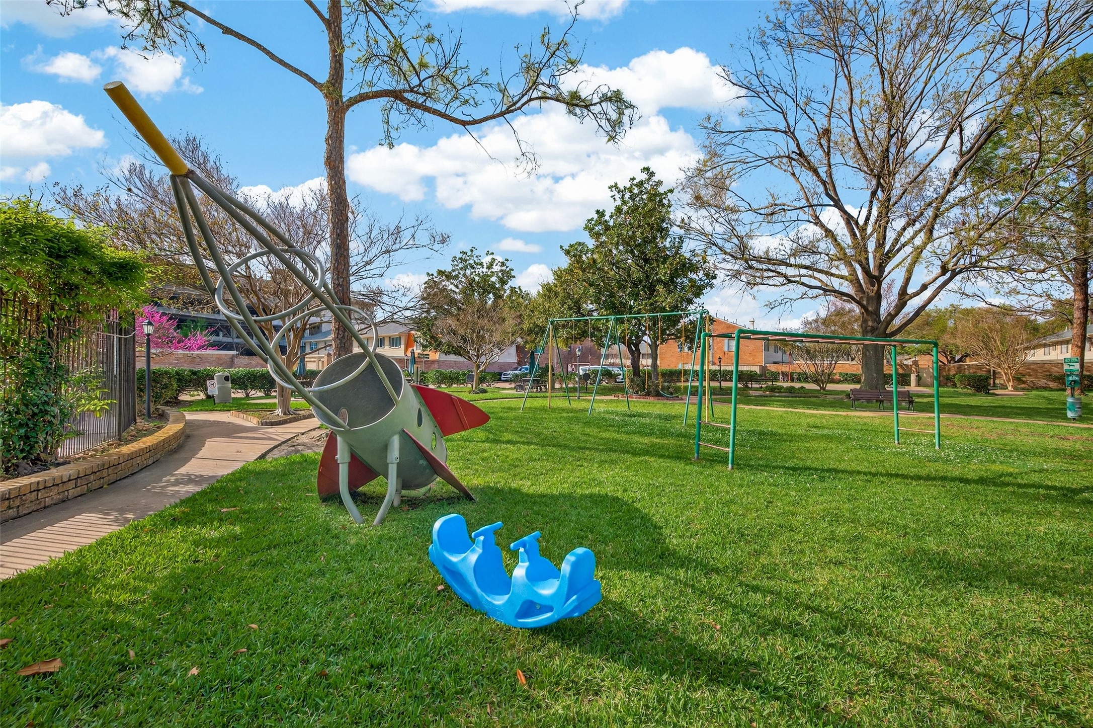 6404 Burgoyne Road, Unit 159 Houston, TX 77057 - Photo 20 of 39 Club House Playground 4