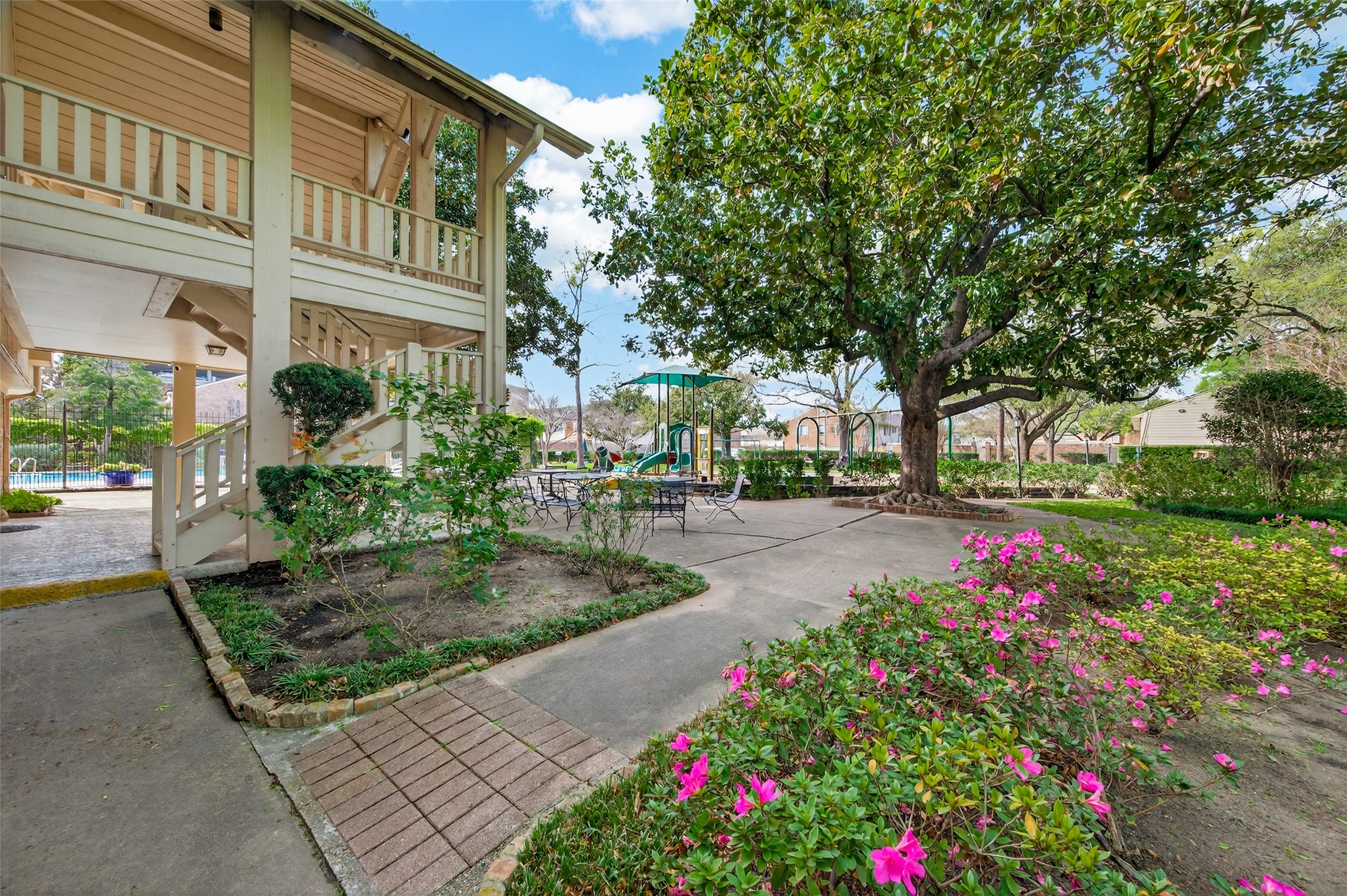 6404 Burgoyne Road, Unit 159 Houston, TX 77057 - Photo 22 of 39 Club House