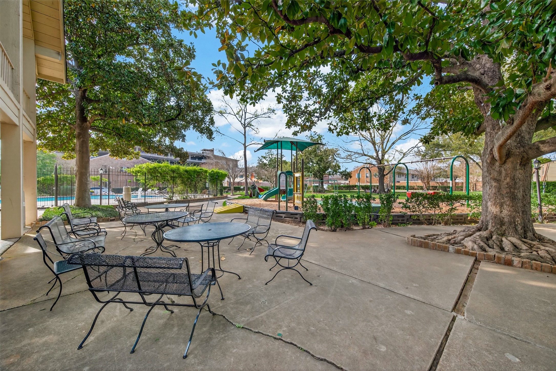 6404 Burgoyne Road, Unit 159 Houston, TX 77057 - Photo 23 of 39 Club House 2