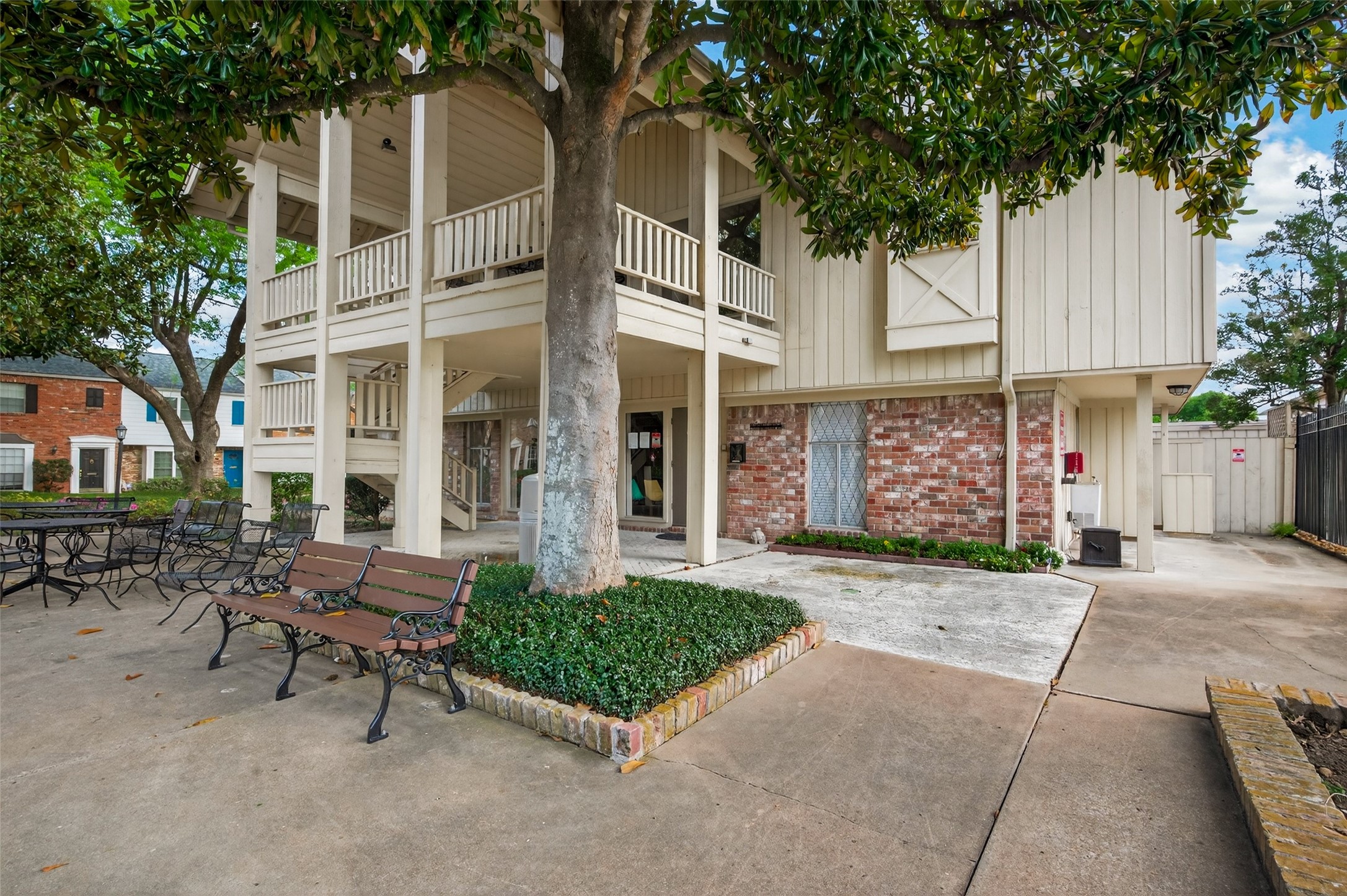 6404 Burgoyne Road, Unit 159 Houston, TX 77057 - Photo 24 of 39 Club House 3