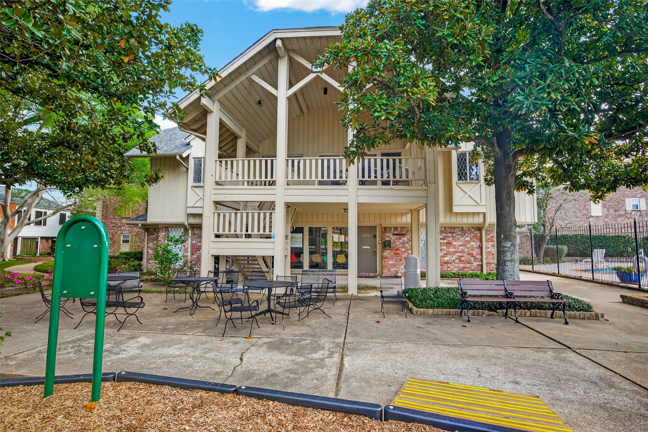 6404 Burgoyne Road, Unit 159 Houston, TX 77057 - Photo 25 of 39 Club House 4