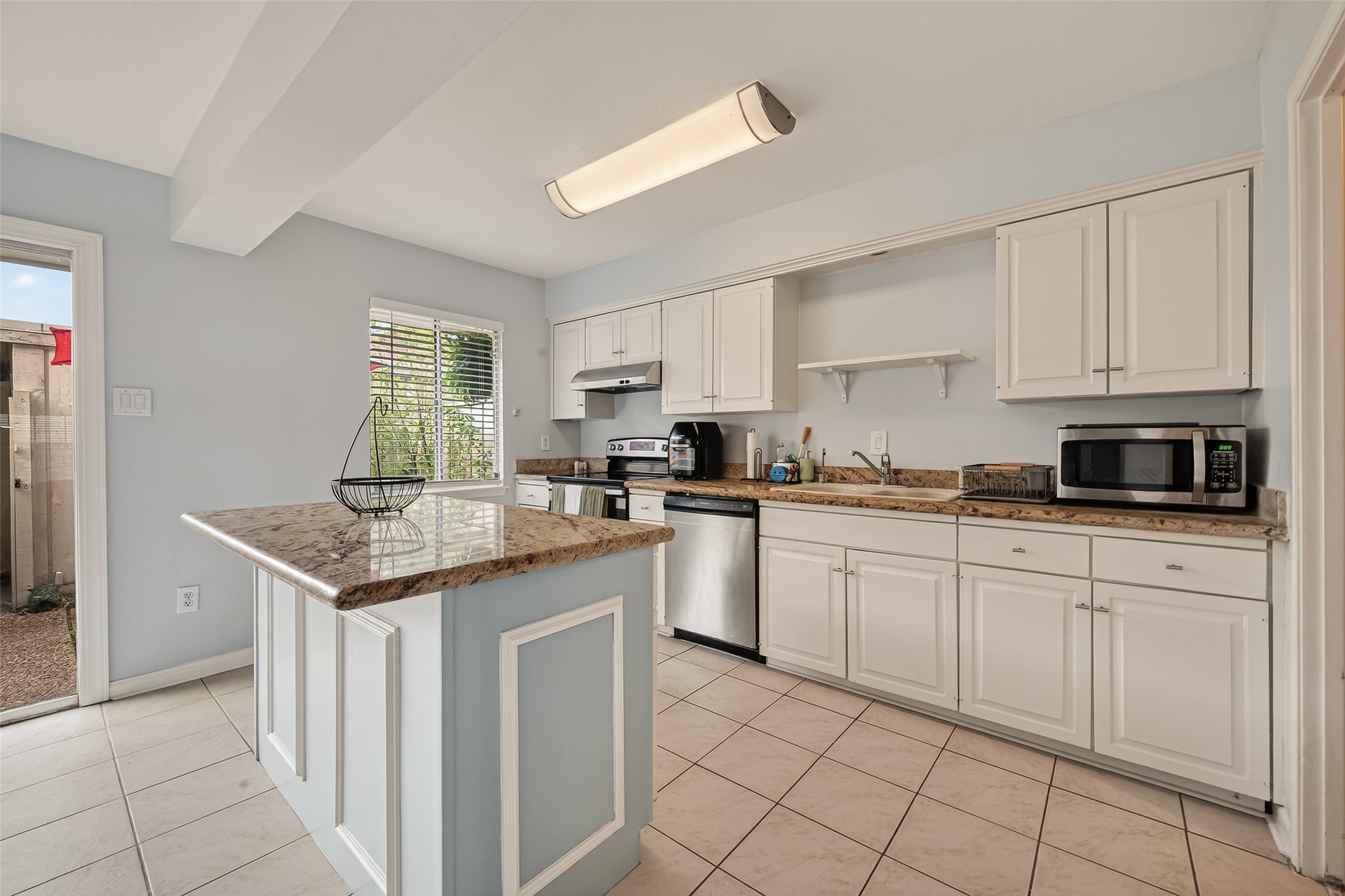 6404 Burgoyne Road, Unit 159 Houston, TX 77057 - Photo 29 of 39 Dining/Kitchen 3