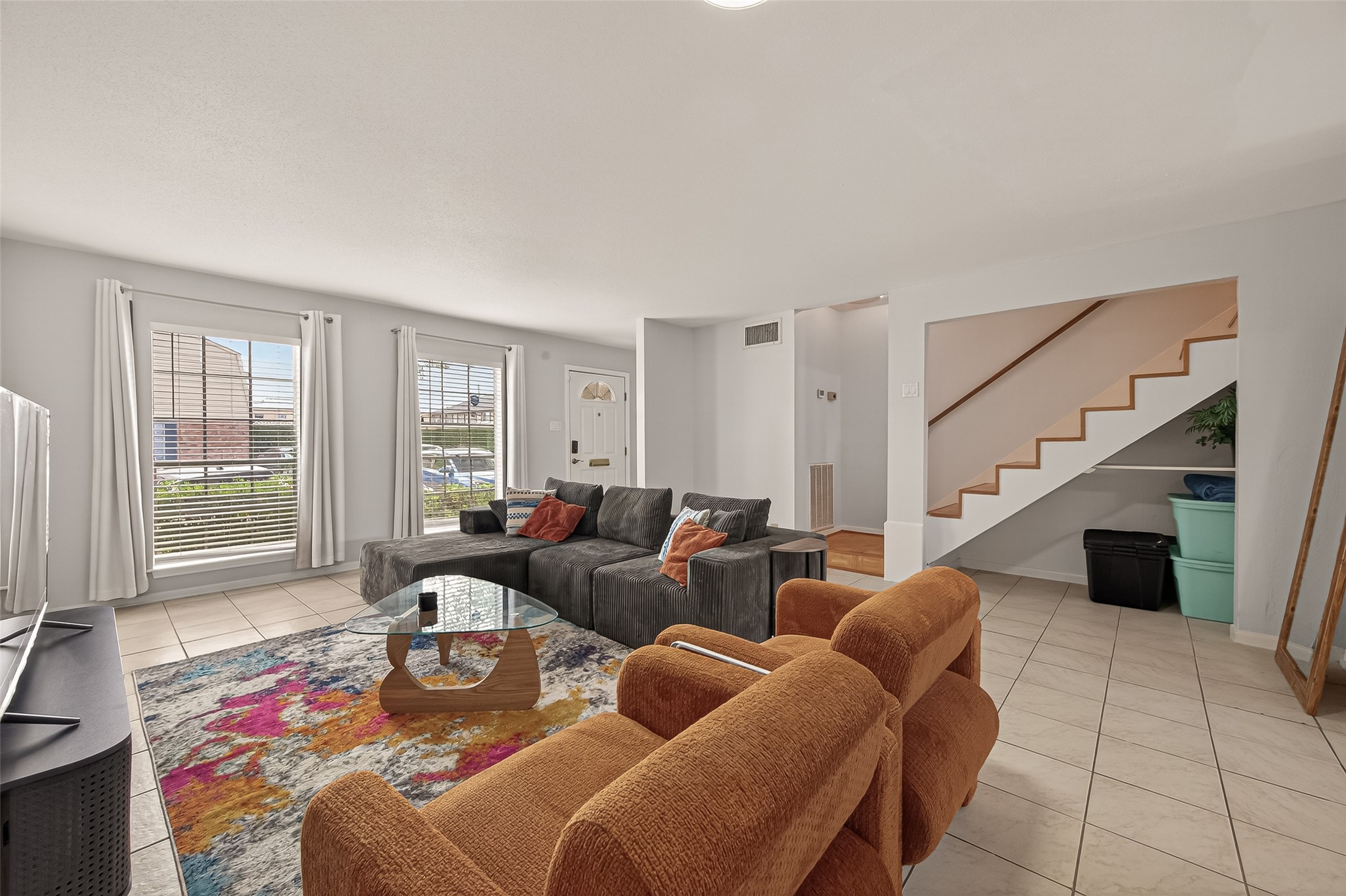 6404 Burgoyne Road, Unit 159 Houston, TX 77057 - Photo 3 of 39 Living Room 2