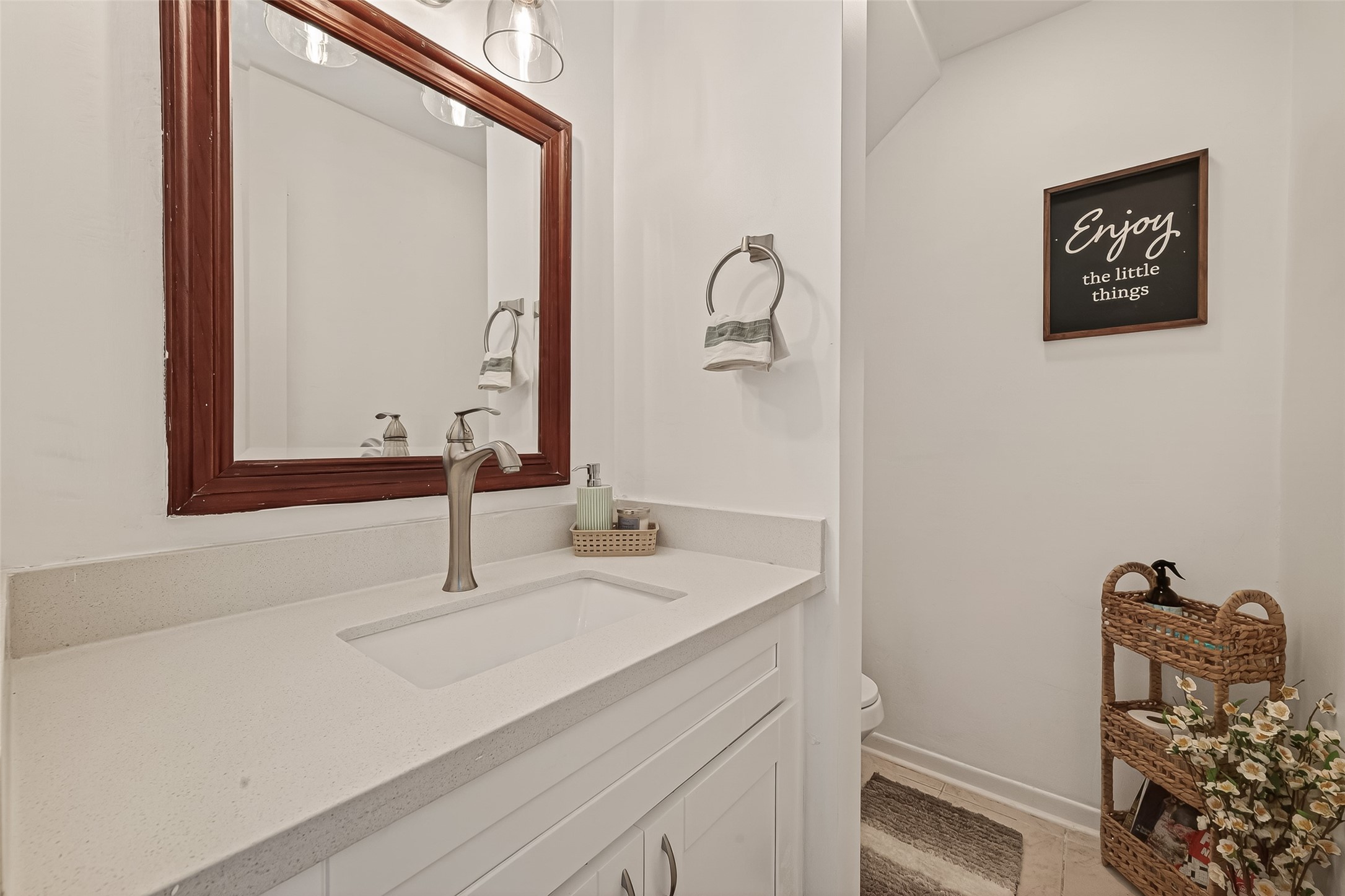 6404 Burgoyne Road, Unit 159 Houston, TX 77057 - Photo 32 of 39 Half Bath