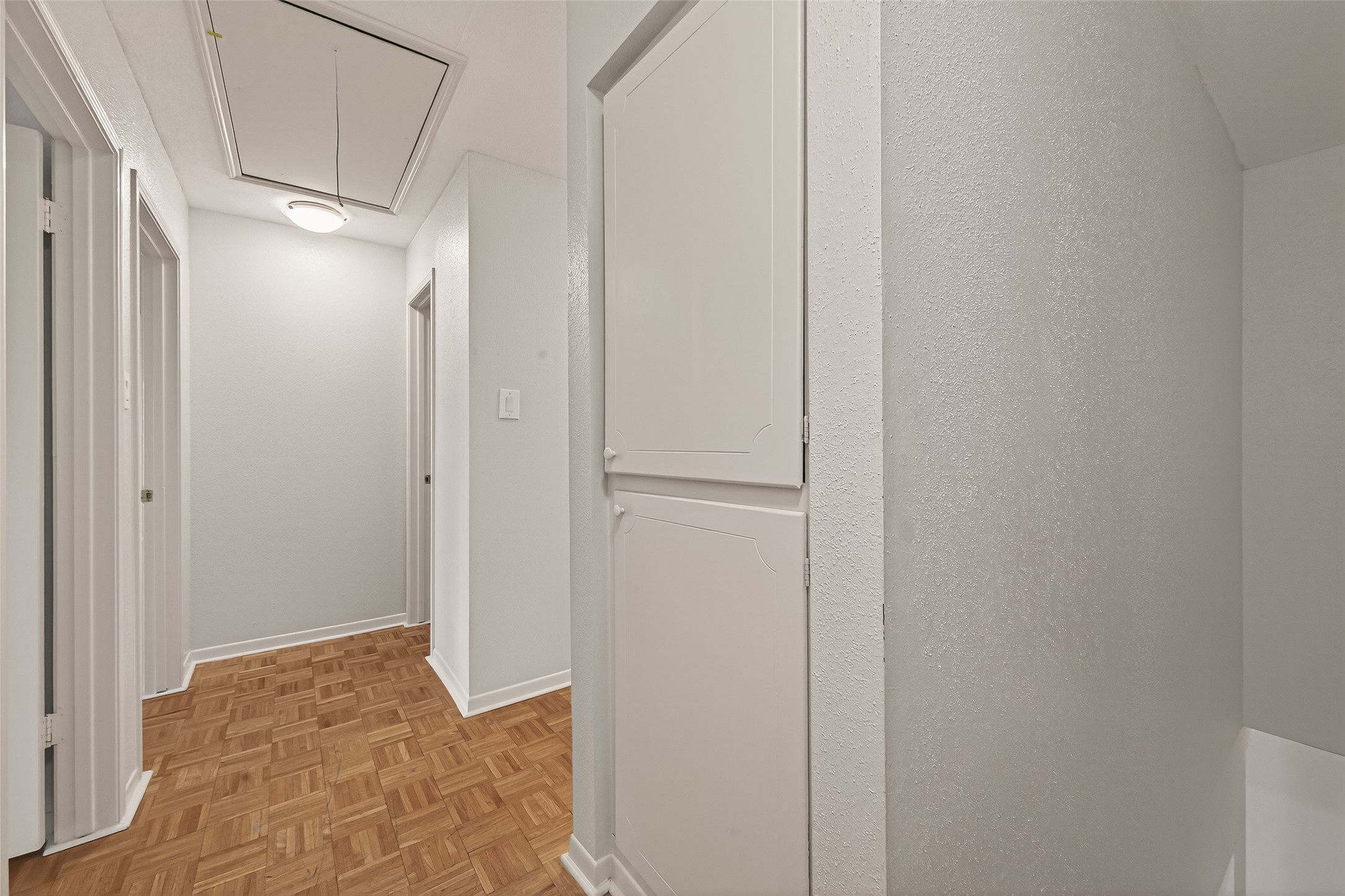 6404 Burgoyne Road, Unit 159 Houston, TX 77057 - Photo 38 of 39 Walkway between Bedrooms