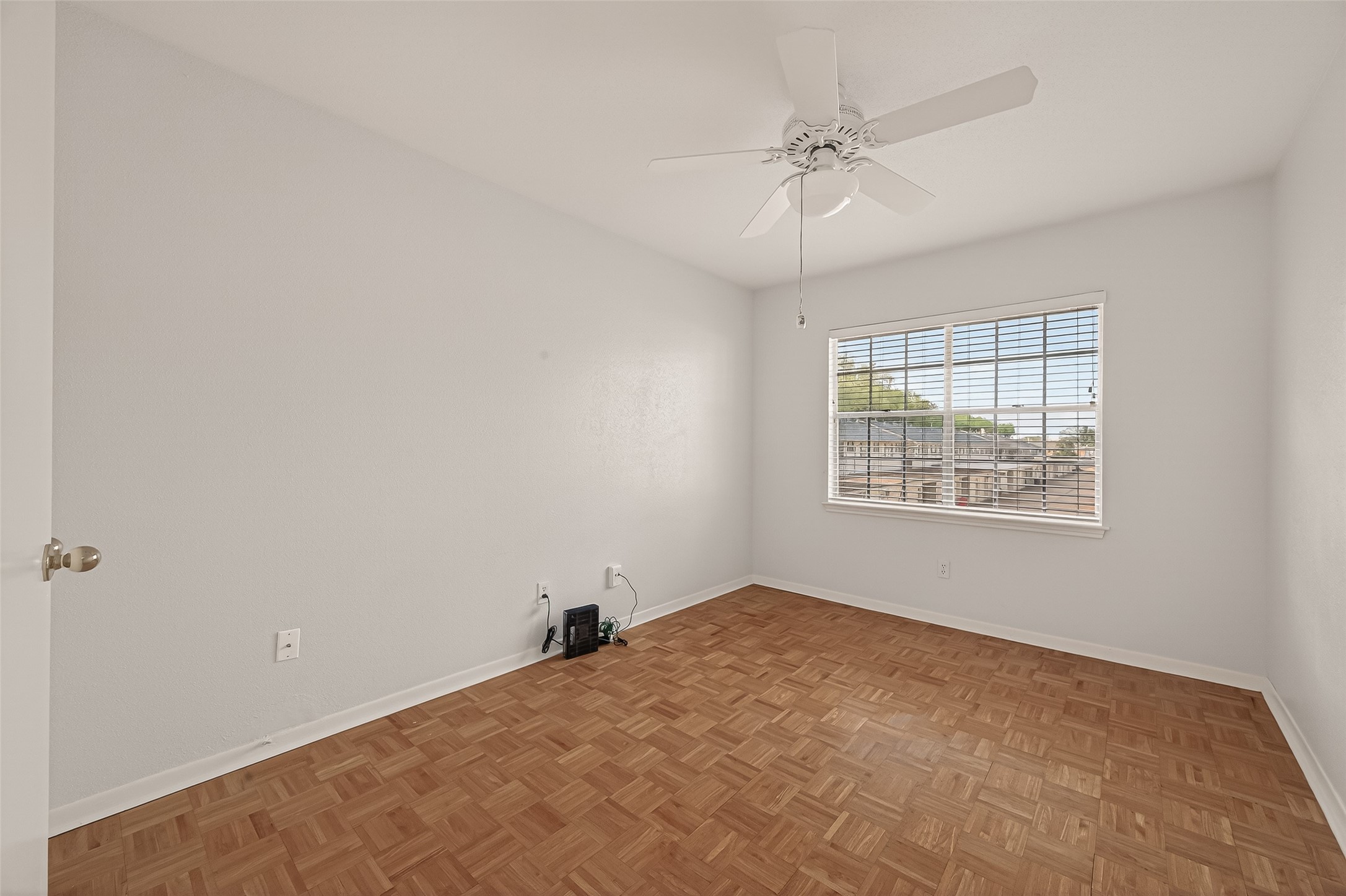 6404 Burgoyne Road, Unit 159 Houston, TX 77057 - Photo 4 of 39 Bedroom 1