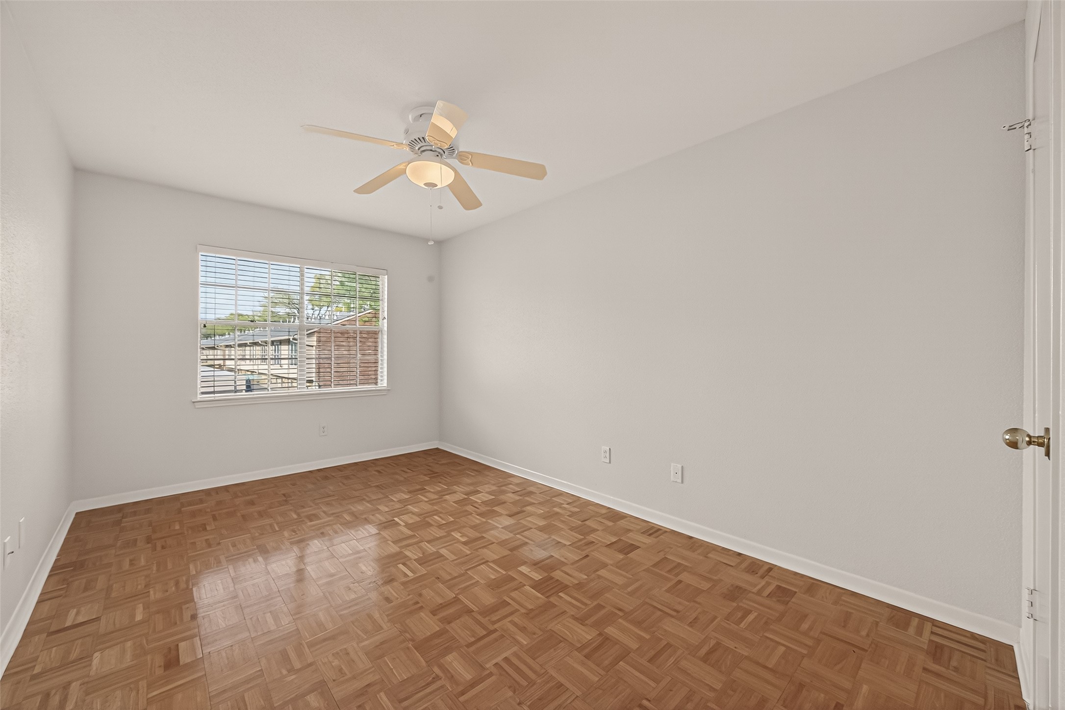 6404 Burgoyne Road, Unit 159 Houston, TX 77057 - Photo 5 of 39 Bedroom 2