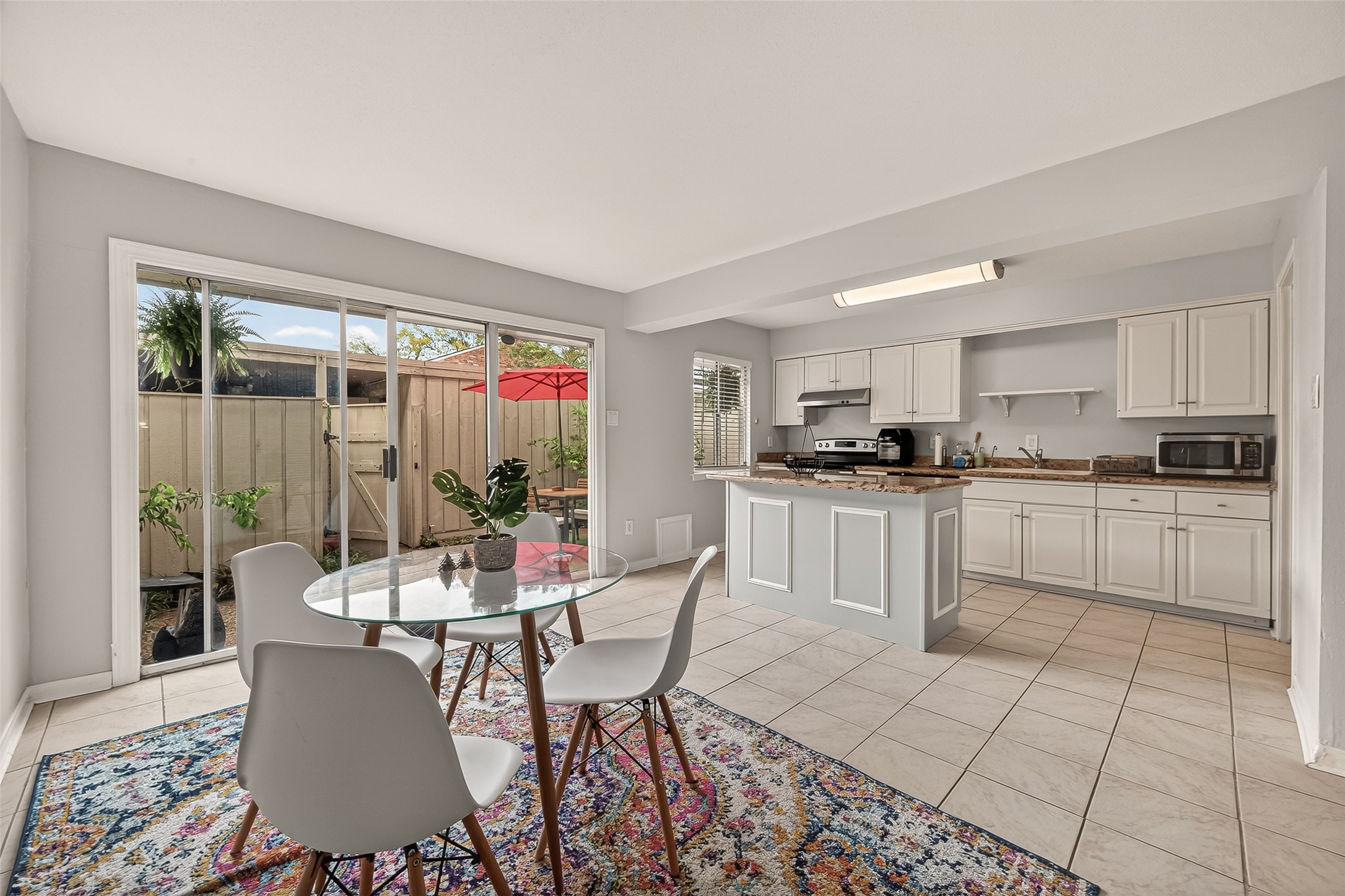 6404 Burgoyne Road, Unit 159 Houston, TX 77057 - Photo 9 of 39 Dining/Kitchen 1