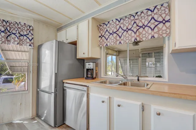 $2,000 | 8191 Southeast Homestead Avenue, Unit 8191, Hobe Sound, FL 33455