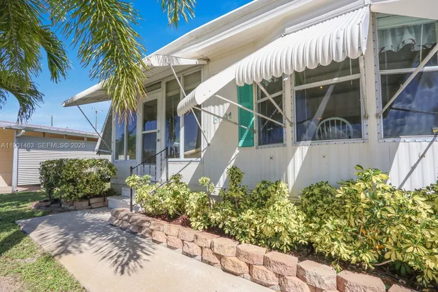 $2,000 | 8191 Southeast Homestead Avenue, Unit 8191, Hobe Sound, FL 33455