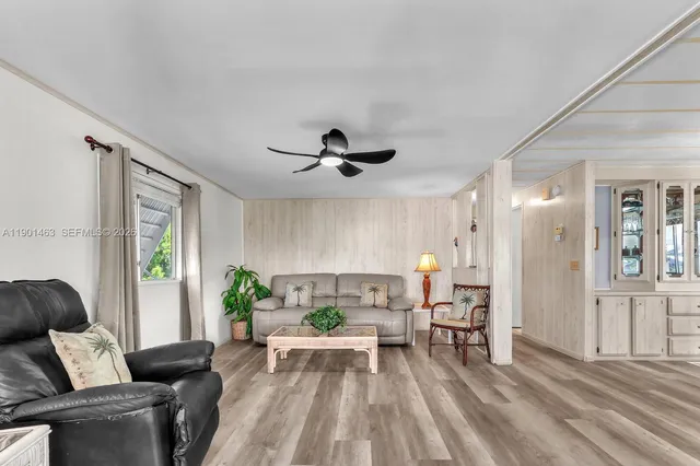 $2,000 | 8191 Southeast Homestead Avenue, Unit 8191, Hobe Sound, FL 33455