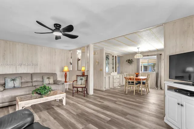 $2,000 | 8191 Southeast Homestead Avenue, Unit 8191, Hobe Sound, FL 33455