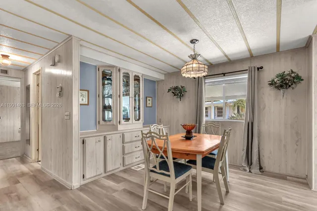 $2,000 | 8191 Southeast Homestead Avenue, Unit 8191, Hobe Sound, FL 33455