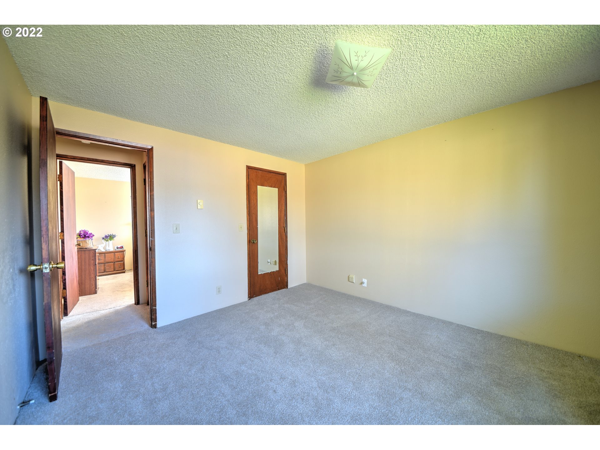 212 72nd Street Springfield, OR 97478 - Photo 14 of 21 a view of an empty room and entrance