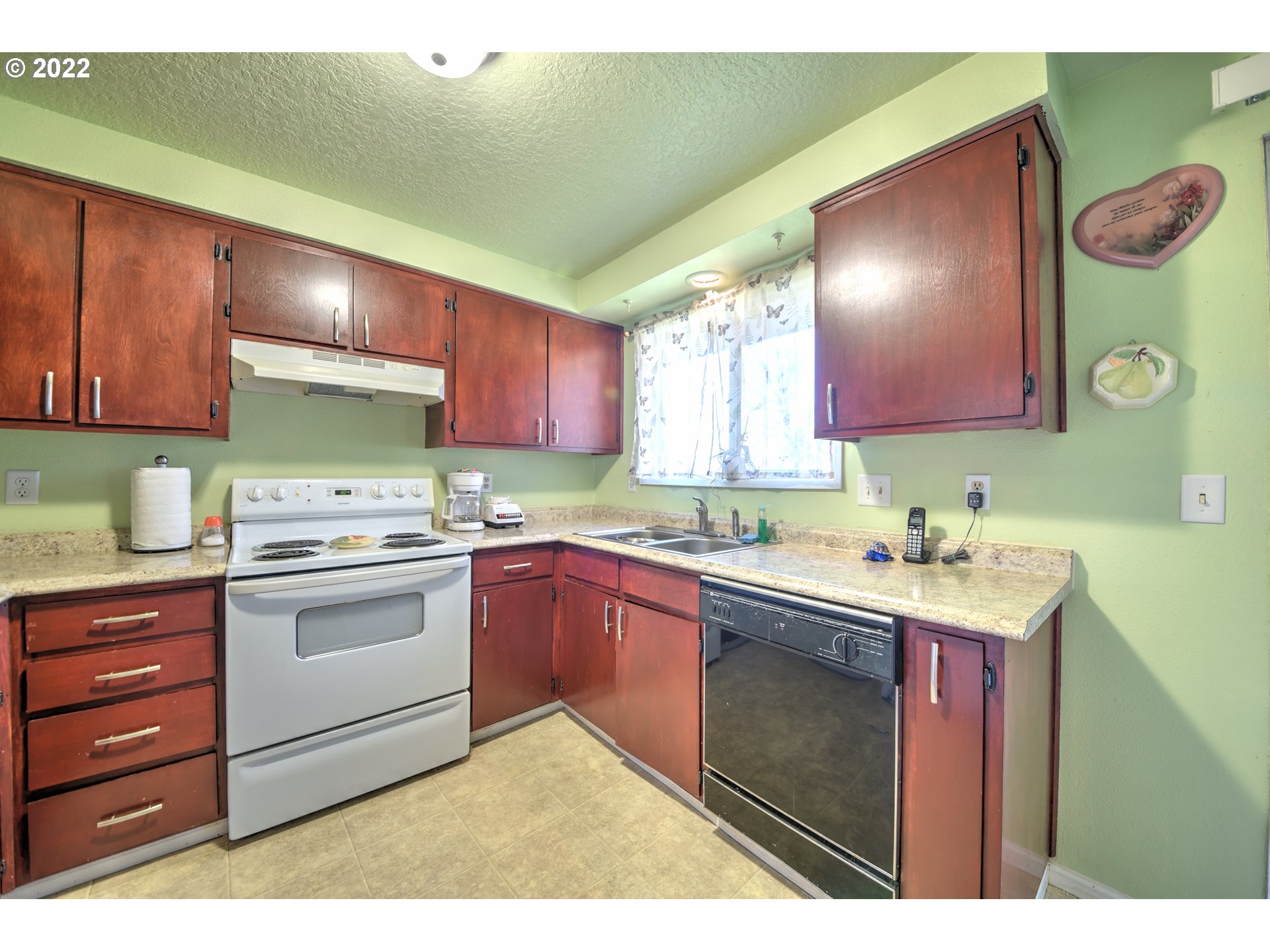 212 72nd Street Springfield, OR 97478 - Photo 8 of 21 a kitchen with granite countertop a sink and cabinets