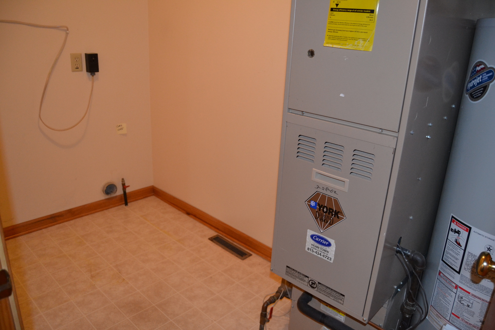 208 Nebraska Street, Unit A Ottawa, IL 61350 - Photo 12 of 14 a view of a room with rack and wooden floor