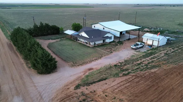 $235,000 | 2101 County Road 207, Amherst, TX 79312