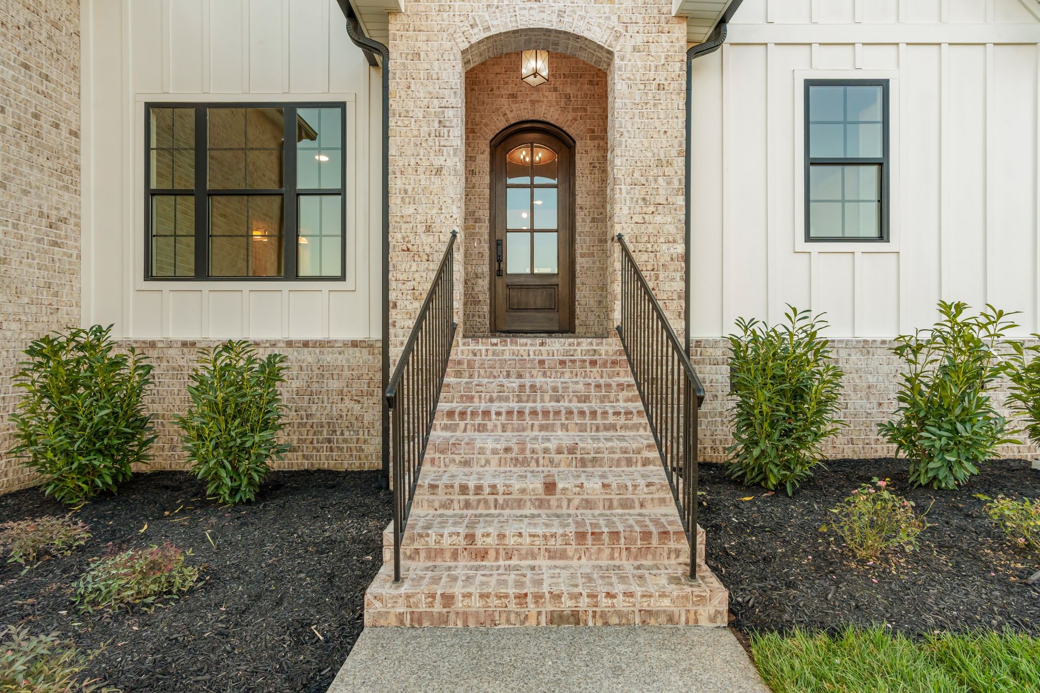 307 Oak Street Lebanon, TN 37087 - Photo 2 of 46 front view of a house