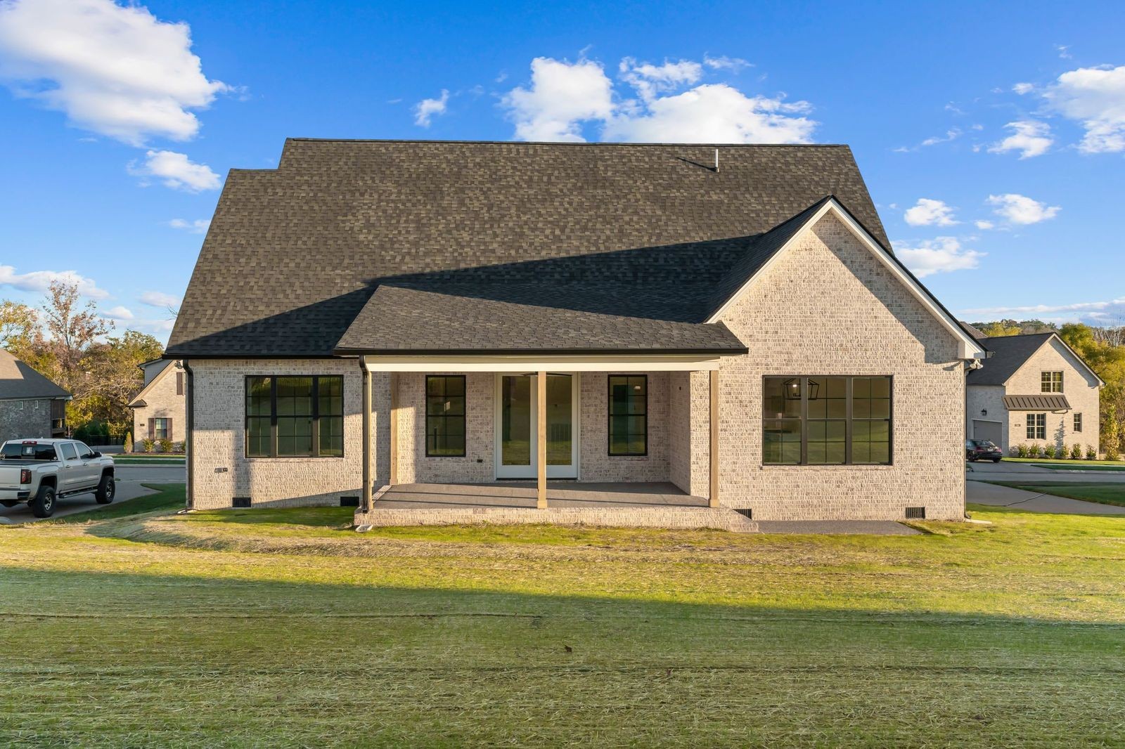 307 Oak Street Lebanon, TN 37087 - Photo 3 of 46 a front view of a house with a yard