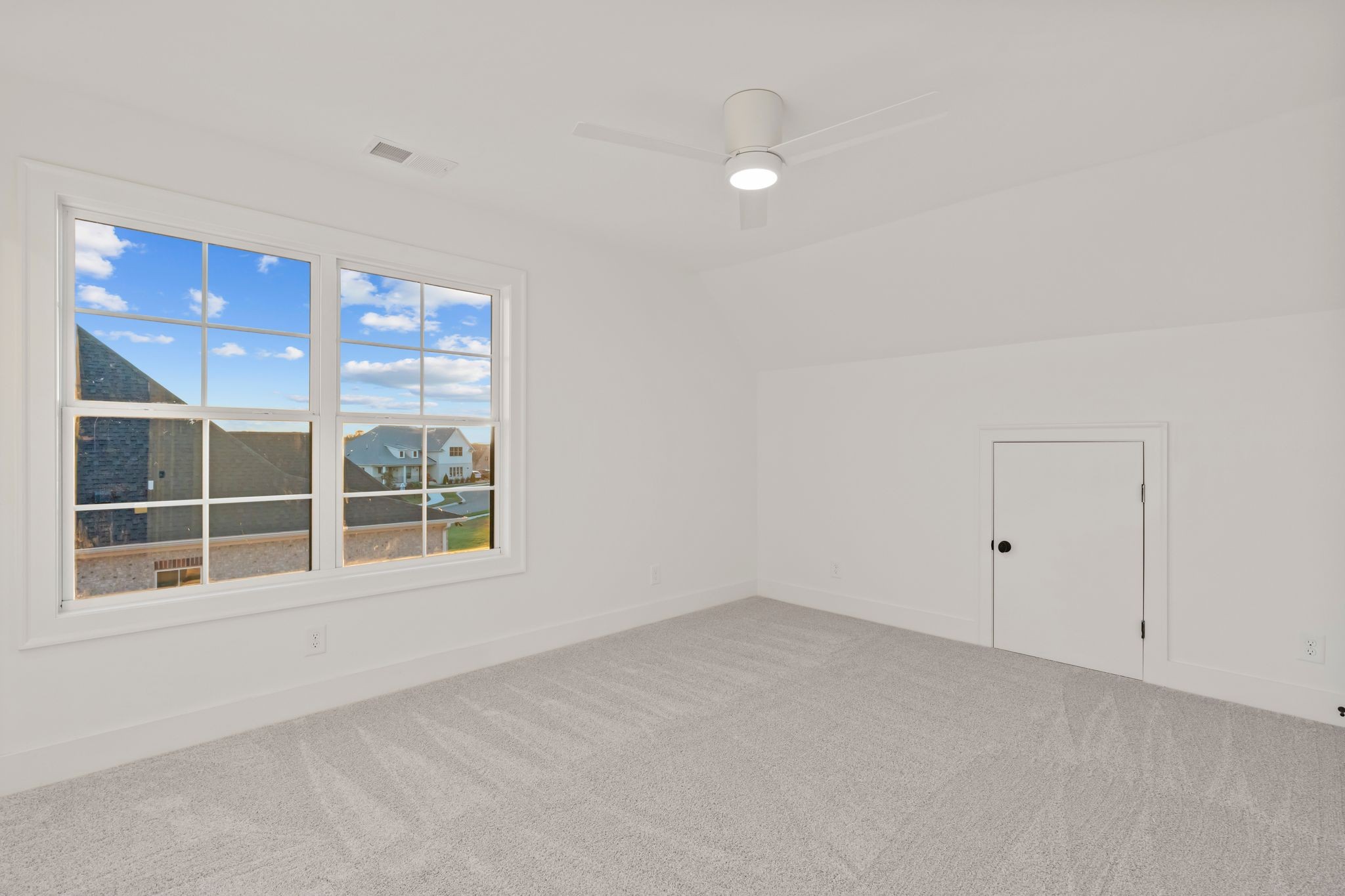 307 Oak Street Lebanon, TN 37087 - Photo 33 of 46 an empty room with a window