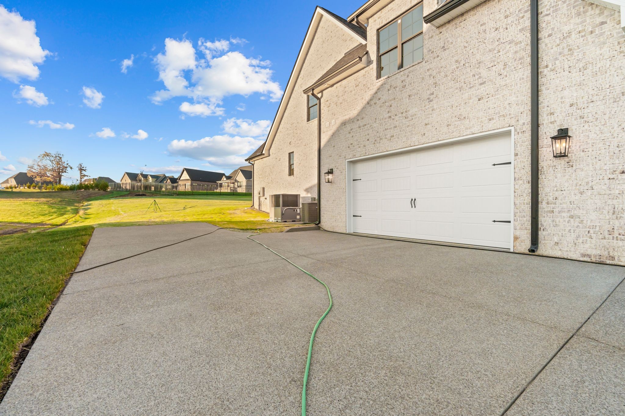 307 Oak Street Lebanon, TN 37087 - Photo 5 of 46 a view of an empty room with a yard