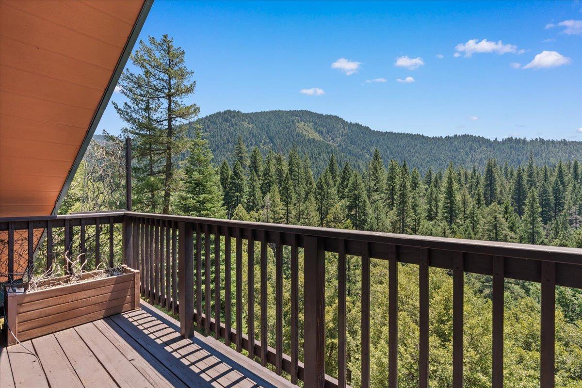 200 Craycroft Ridge Road Downieville, CA 95936 - Photo 16 of 39 a view of a balcony with wooden fence and floor