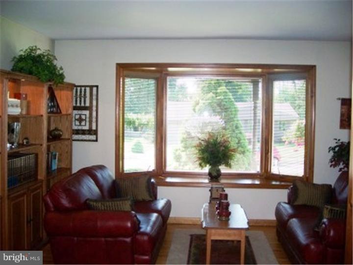 515 Drexel Road Fairless Hills, PA 19030 - Photo 4 of 24 Living Room