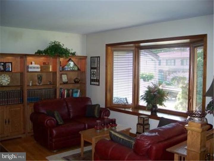 515 Drexel Road Fairless Hills, PA 19030 - Photo 5 of 24 Living Room