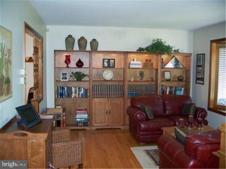 515 Drexel Road Fairless Hills, PA 19030 - Photo 6 of 24 Living Room