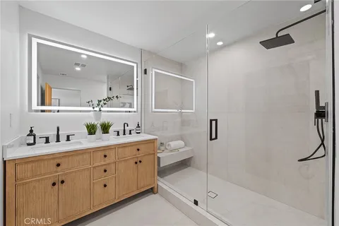 $2,095,000 | 5157 Woodley Avenue, Encino, CA 91436