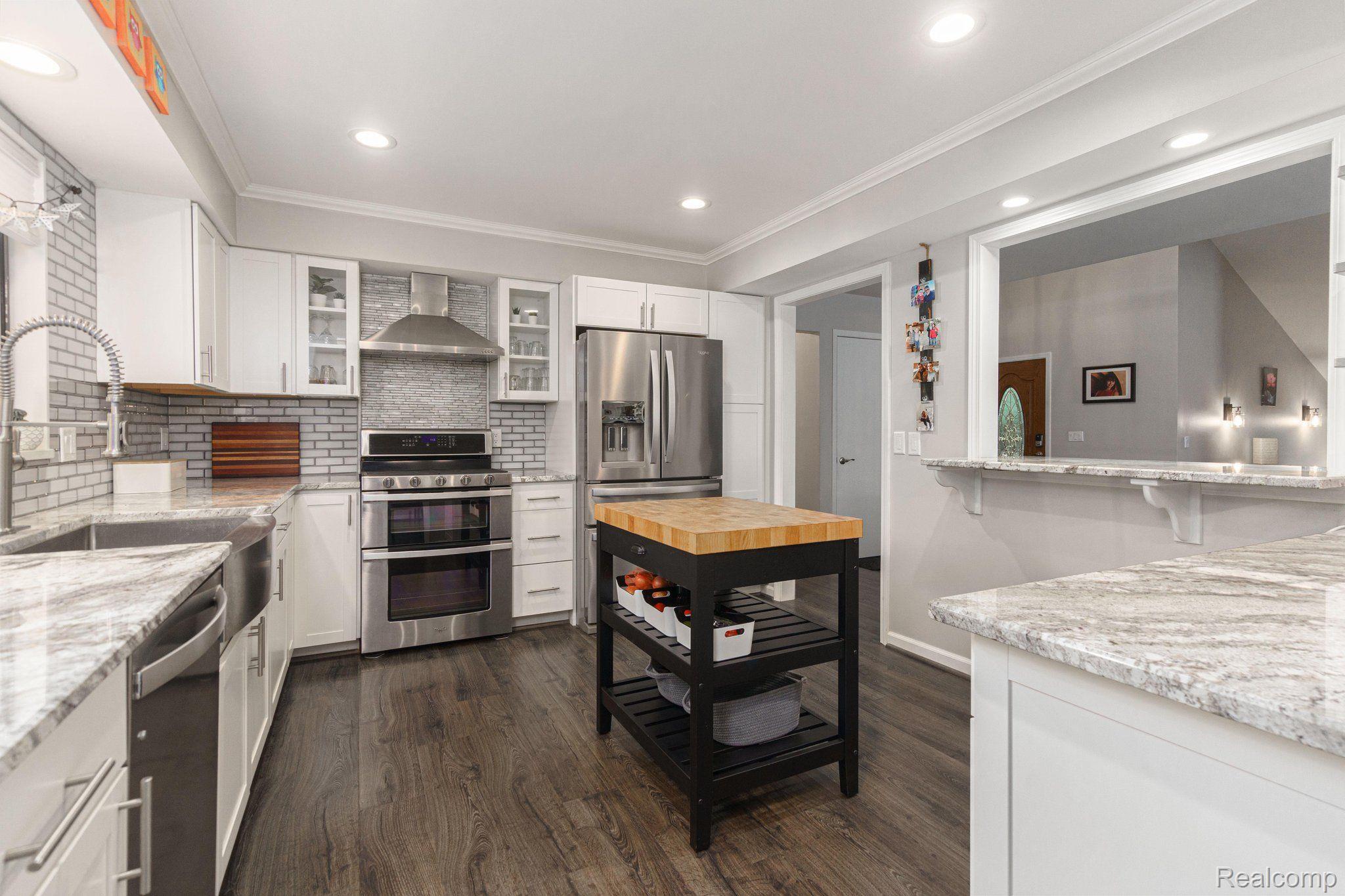 6930 Drake Road West Bloomfield, MI 48322 - Photo 28 of 57 Gallery Image 28