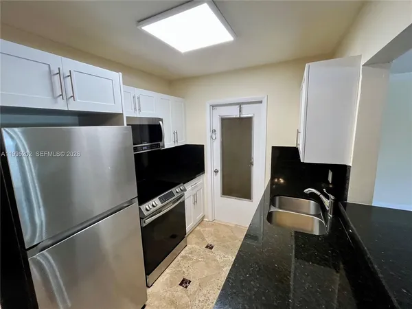 $2,050 | 1958 Monroe Street, Unit 203, Hollywood, FL 33020