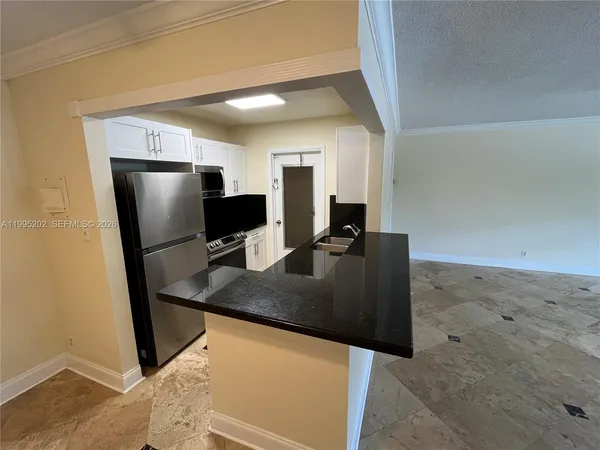 $2,050 | 1958 Monroe Street, Unit 203, Hollywood, FL 33020