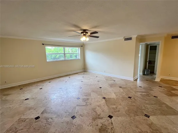 $2,050 | 1958 Monroe Street, Unit 203, Hollywood, FL 33020