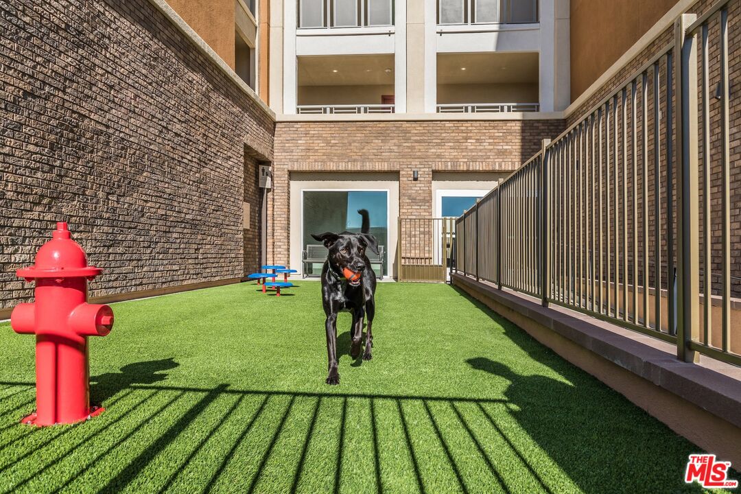 7290 Edinger Avenue, Unit 4038 Huntington Beach, CA 92647 - Photo 13 of 24 a front view of a house with garden