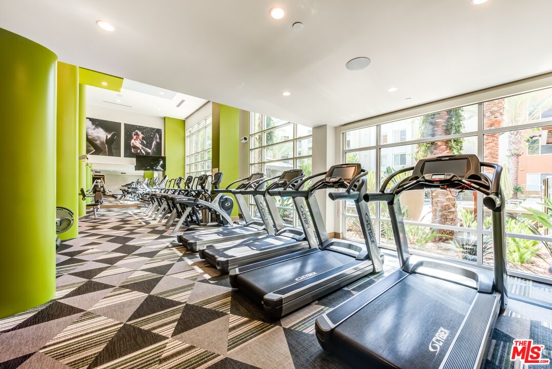 7290 Edinger Avenue, Unit 4038 Huntington Beach, CA 92647 - Photo 15 of 24 a view of a room with gym equipment