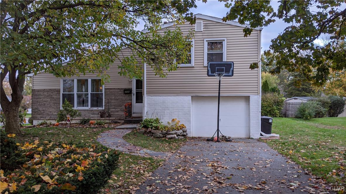 2726 Nottingham Road Bethlehem, PA 18017 - Photo 1 of 17 Front of house