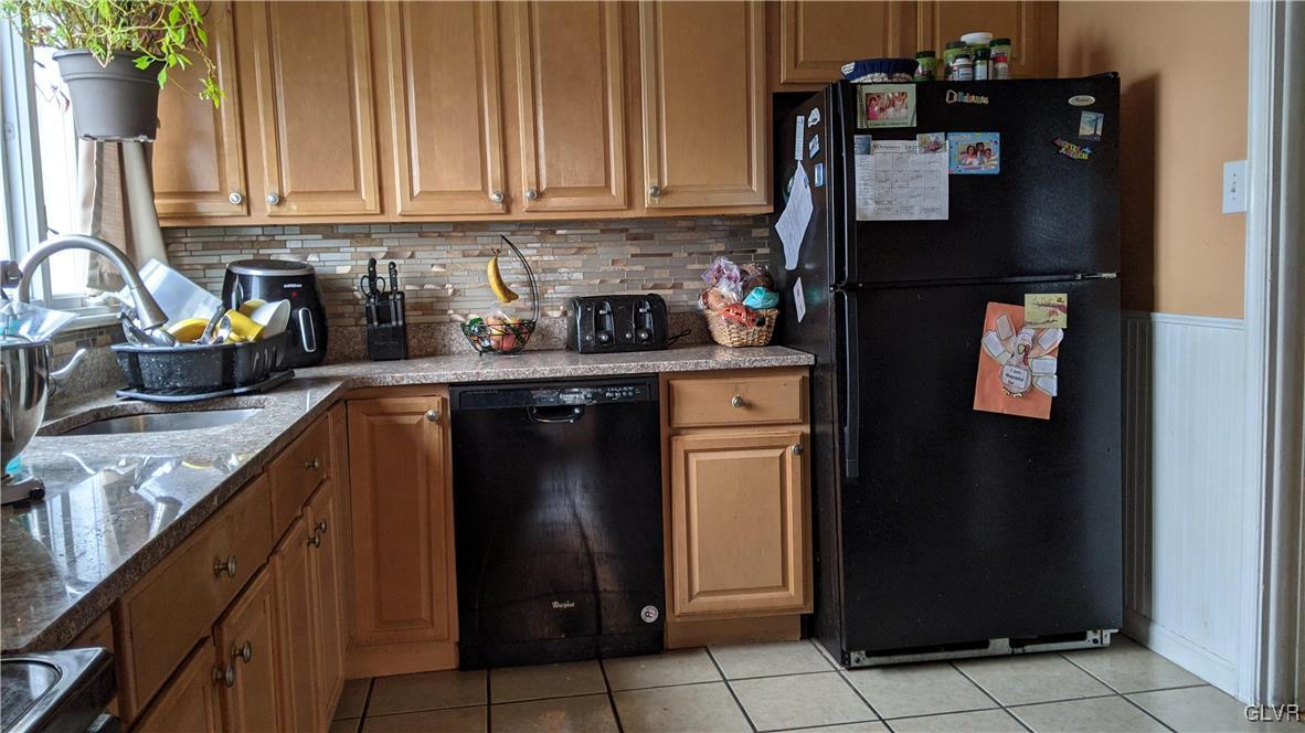 2726 Nottingham Road Bethlehem, PA 18017 - Photo 4 of 17 Gallery Image 4