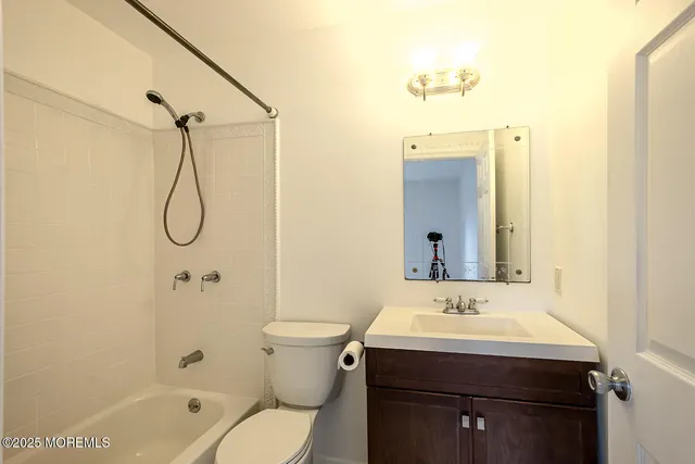 $499,000 | 90 Foxwood Place, Morganville, NJ 07751