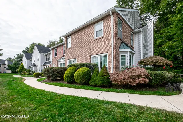 $499,000 | 90 Foxwood Place, Morganville, NJ 07751
