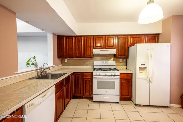 $499,000 | 90 Foxwood Place, Morganville, NJ 07751