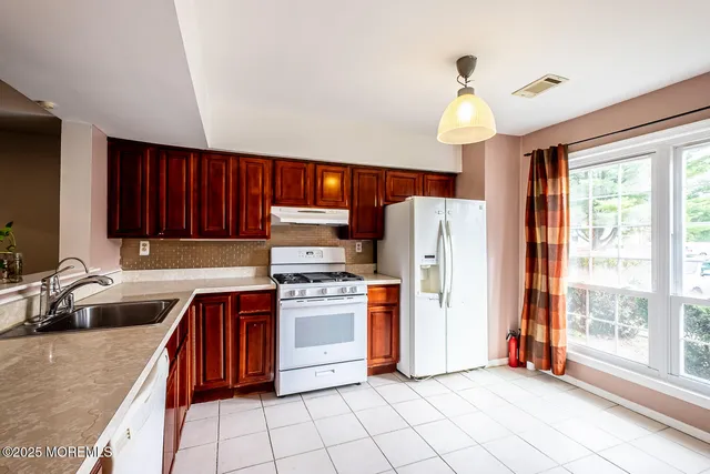 $499,000 | 90 Foxwood Place, Morganville, NJ 07751