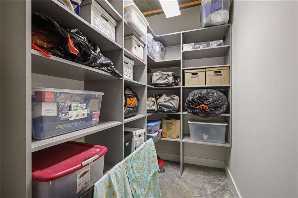 250 Pharr Road Northeast, Unit 606 Atlanta, GA 30305 - Photo 17 of 31 a room with lots of different colored cloths