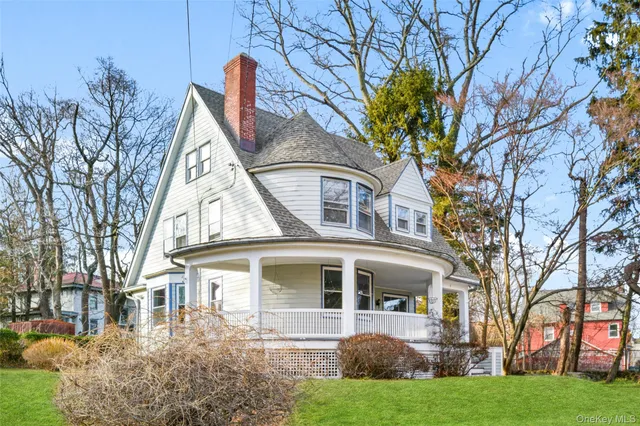 $849,000 | 8 The Serpentine, New Rochelle, NY 10801