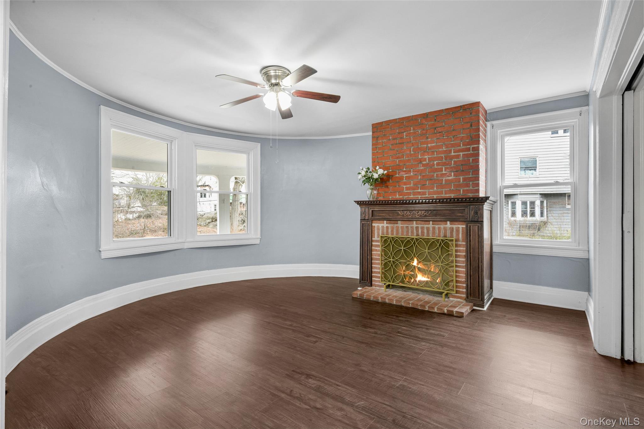 8 The Serpentine New Rochelle, NY 10801 - Photo 11 of 47 The living room