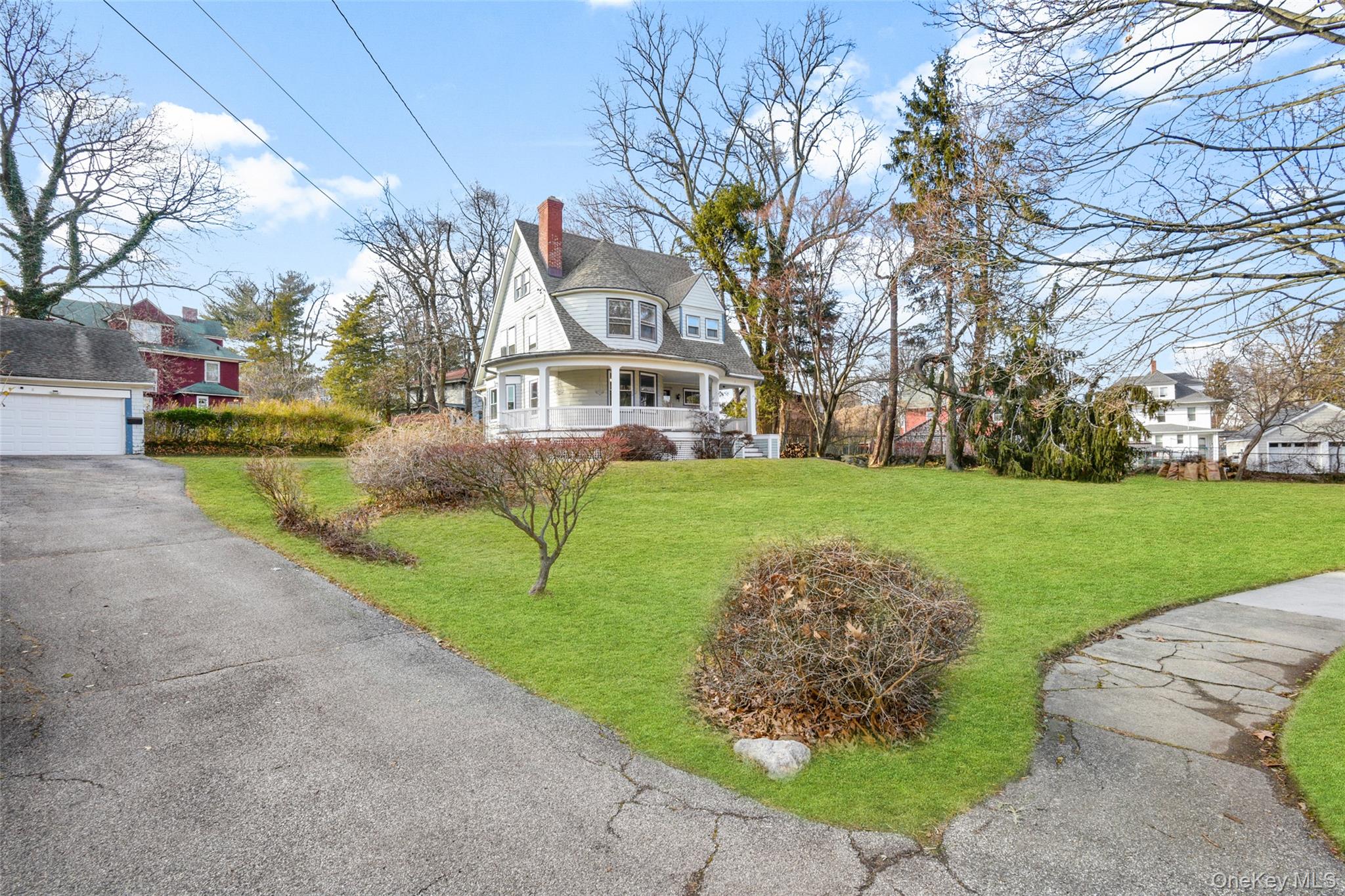 8 The Serpentine New Rochelle, NY 10801 - Photo 2 of 47 Located on 0.38 of an acre - welcome home!