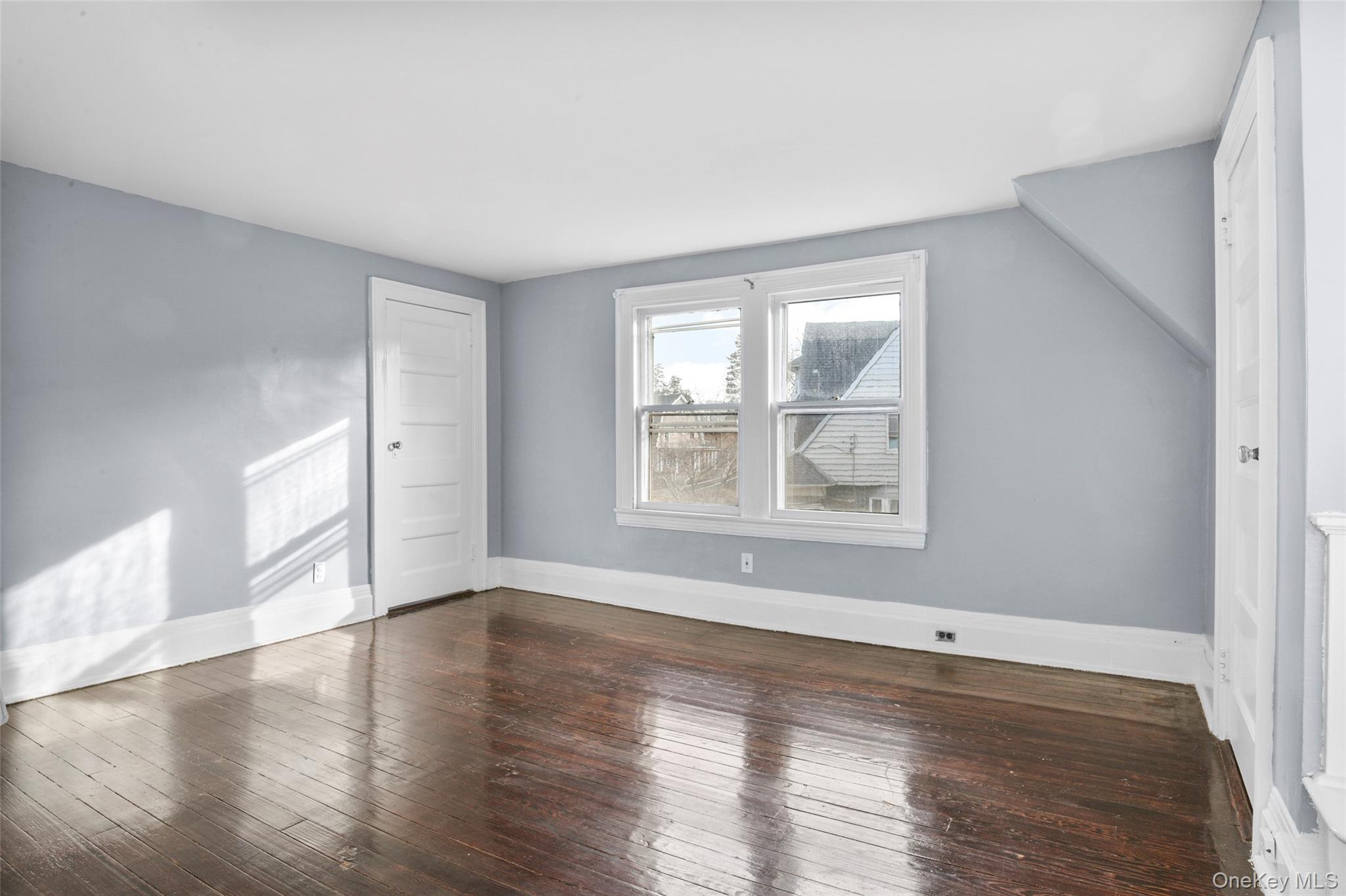 8 The Serpentine New Rochelle, NY 10801 - Photo 28 of 47 Bedroom (three on second floor)