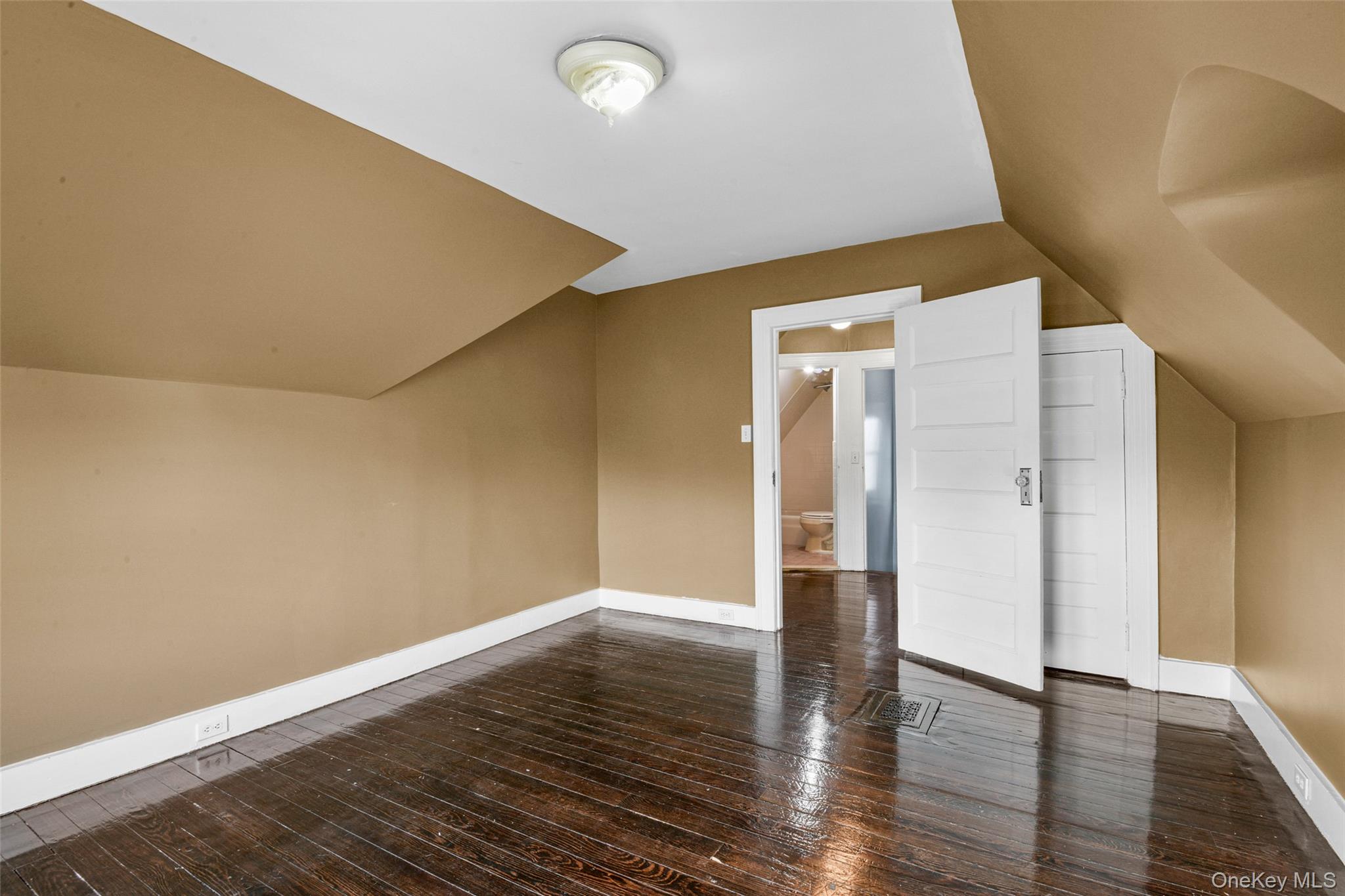 8 The Serpentine New Rochelle, NY 10801 - Photo 36 of 47 4th bedroom